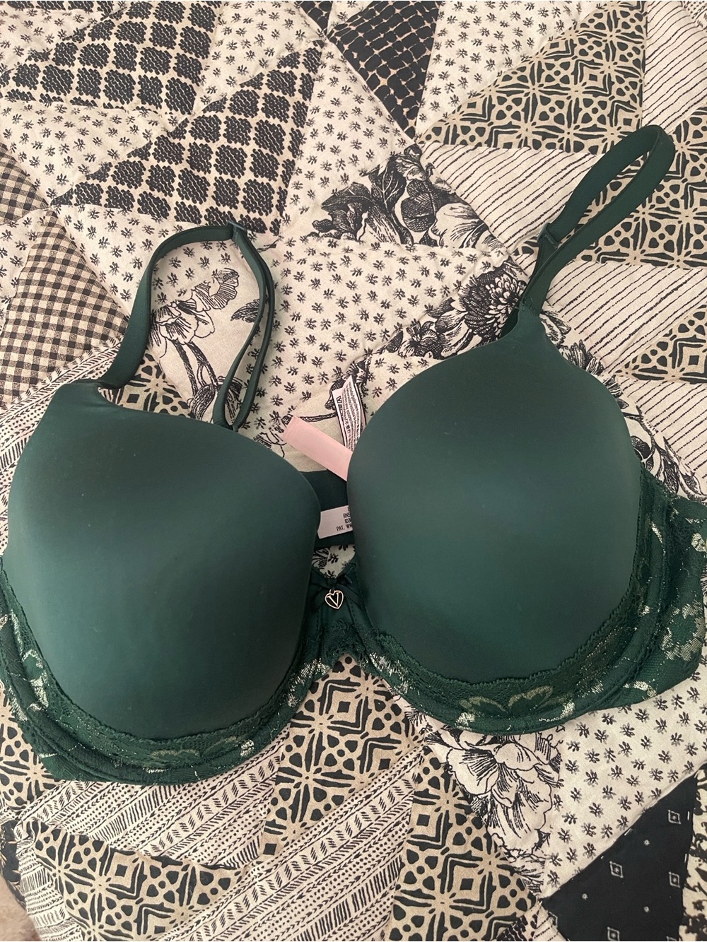Beautiful Victoria's Secret Emerald Green Lace-Trim T-Shirt Bra